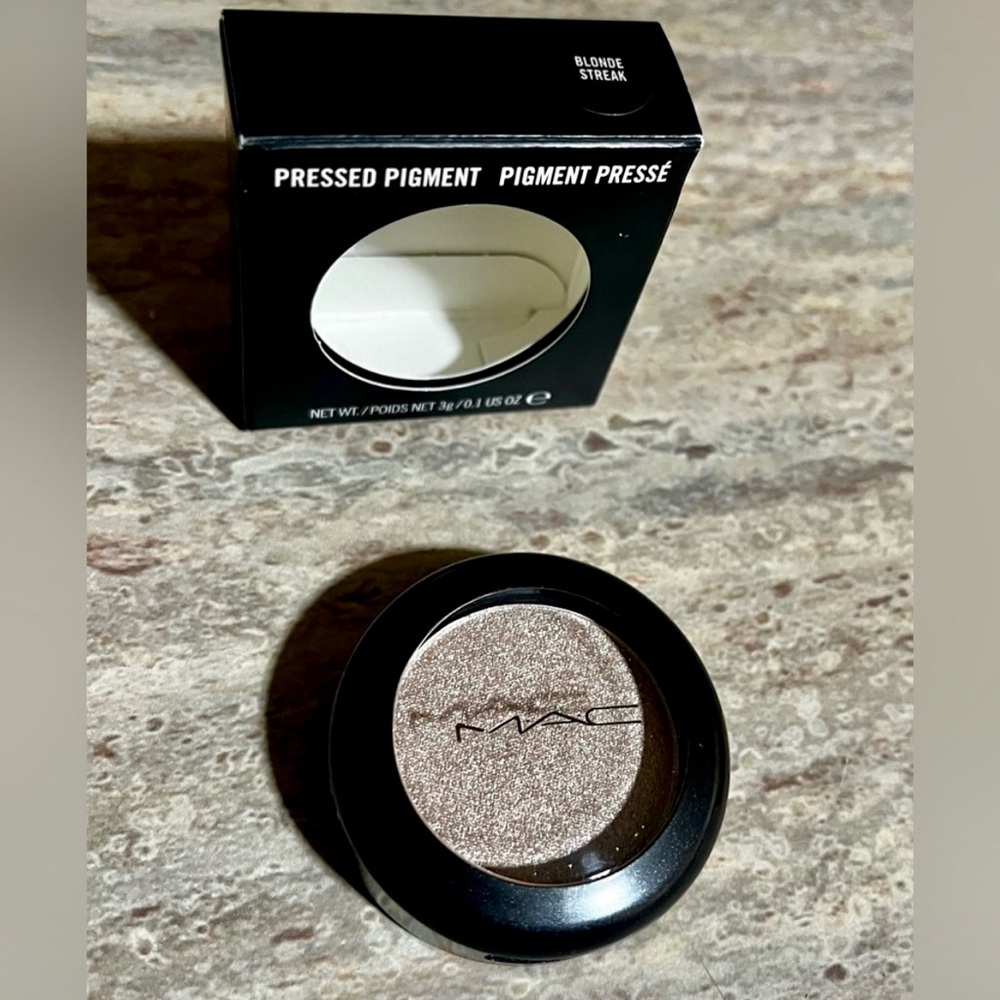MAC Cosmetics HTF Pressed Pigment Eyeshadow in Shimmery Blonde Streak